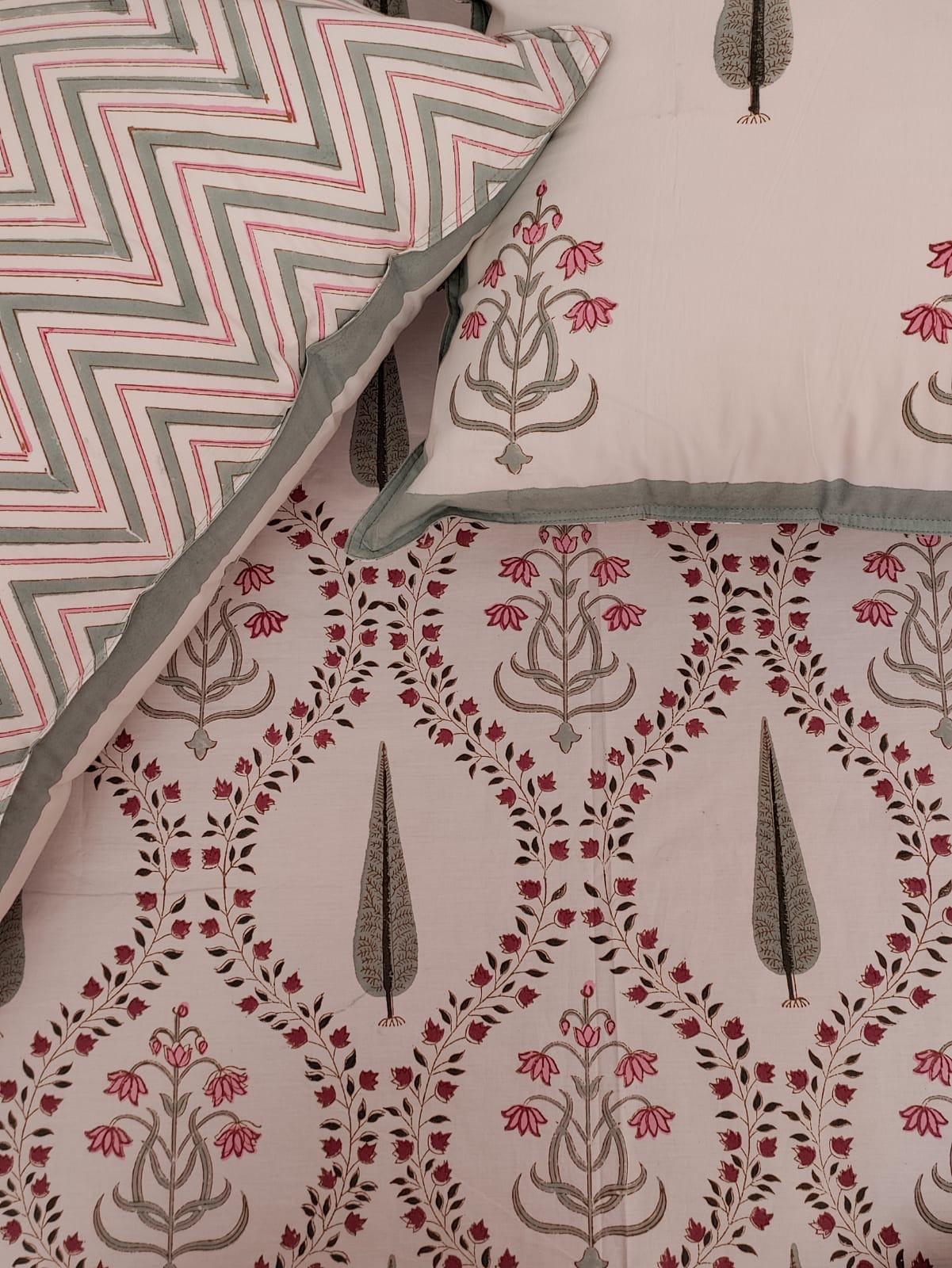 Pure Cotton Bed Sheet in Pink and Grey for women, buy now in Singapore