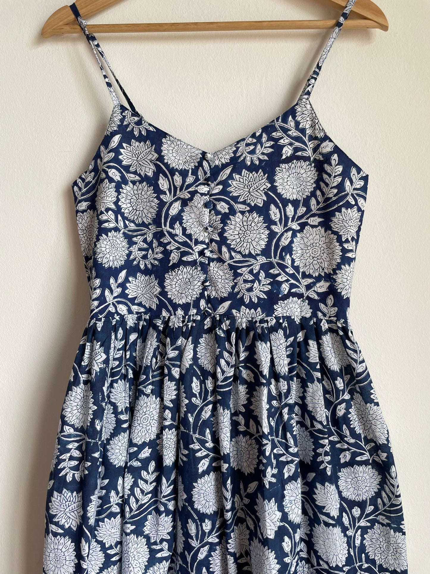 affordable and 100% cotton maxi dress for women in Singapore. Best gift
