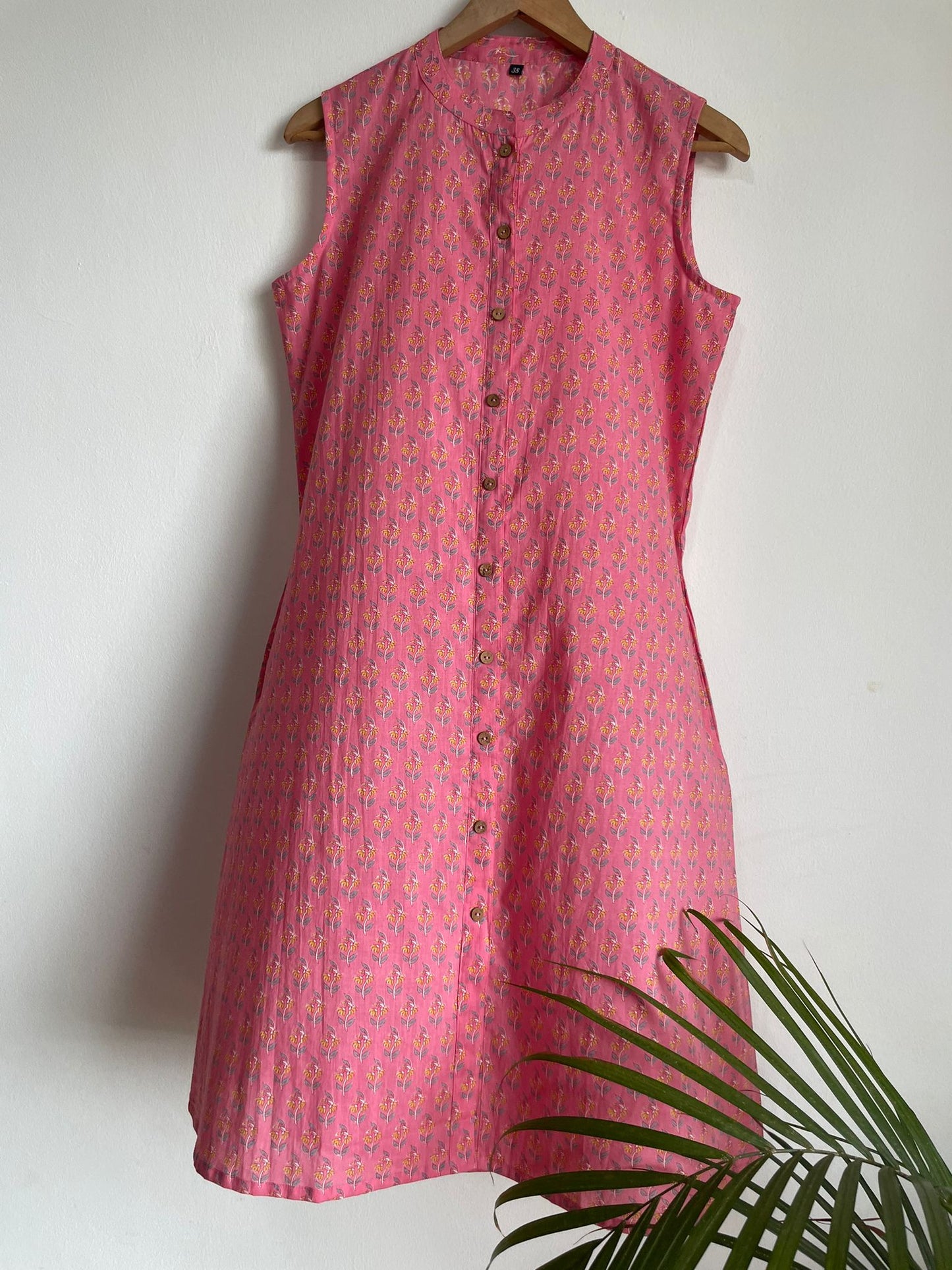urban and comfortable sleeveless dress for women in singapore