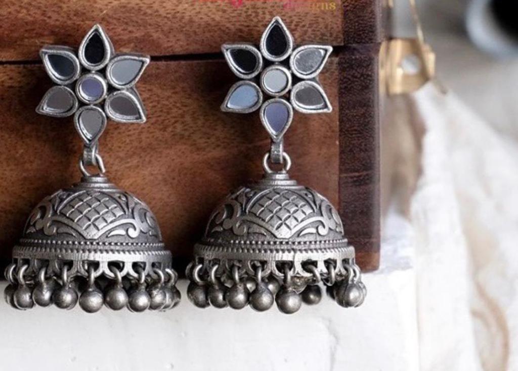 High- quality and affordable pure metal Earring in dome structure for women, buy now in Singapore