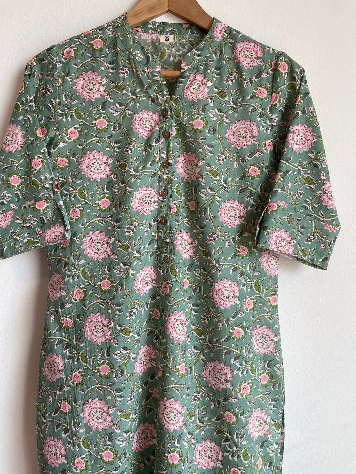 handmade and affordable green cotton kurta for women, shop now in Singapore