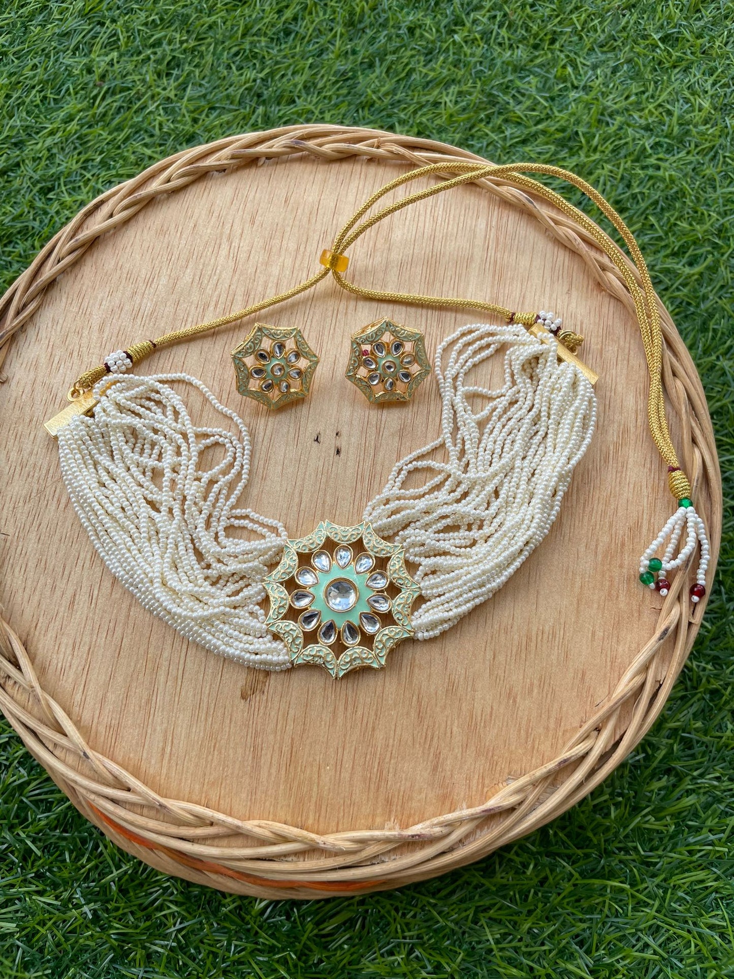 handmade and affordable choker in Singapore for women. Best gift idea ever. Affordable