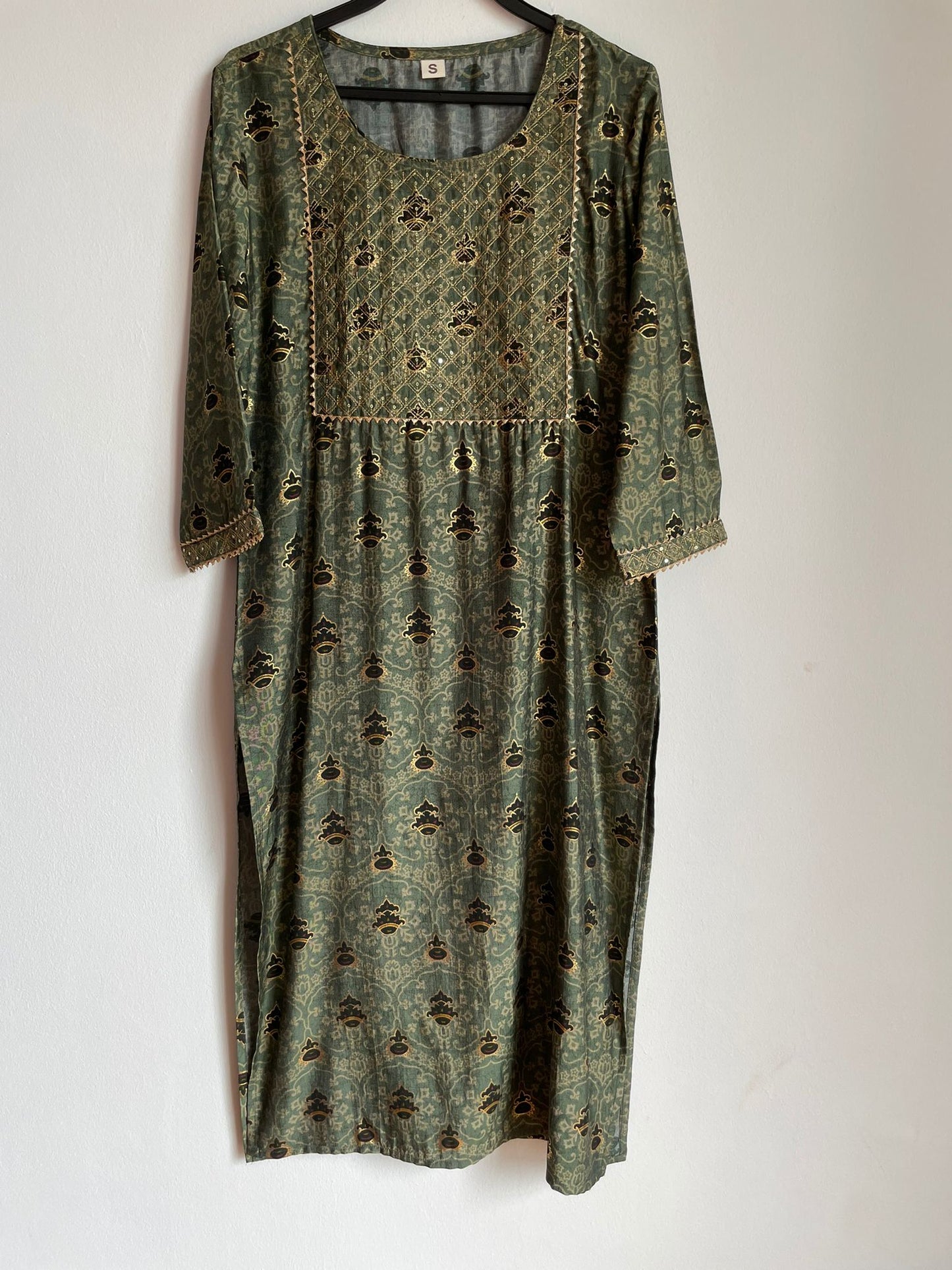 indian suit for women, green with gold embroidery