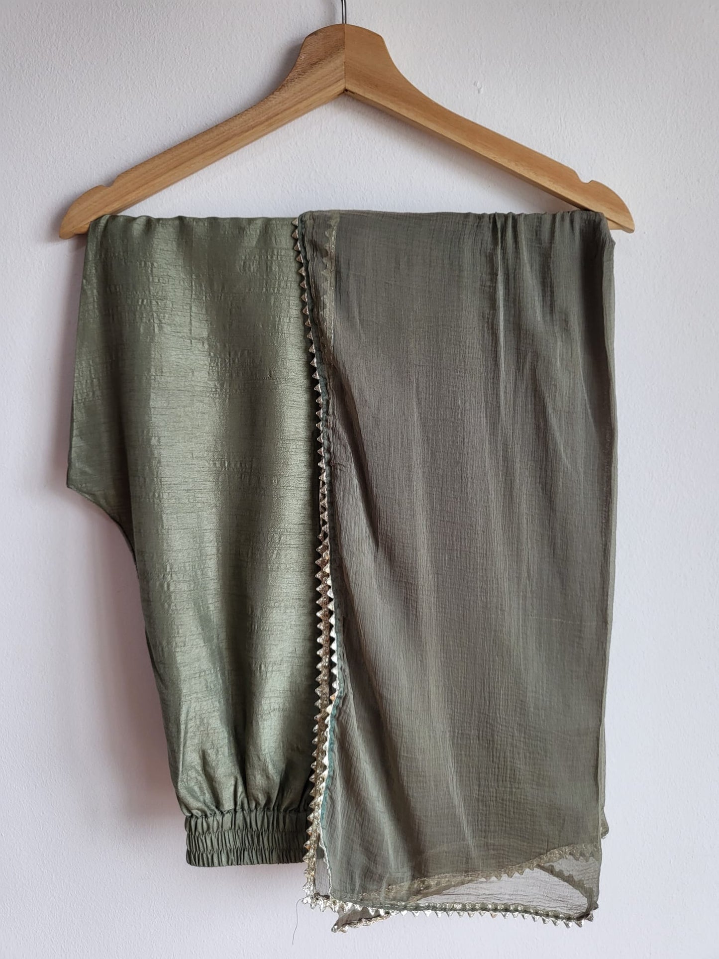 beautiful clean dupatta and pants that are shiny and made for every ocassion