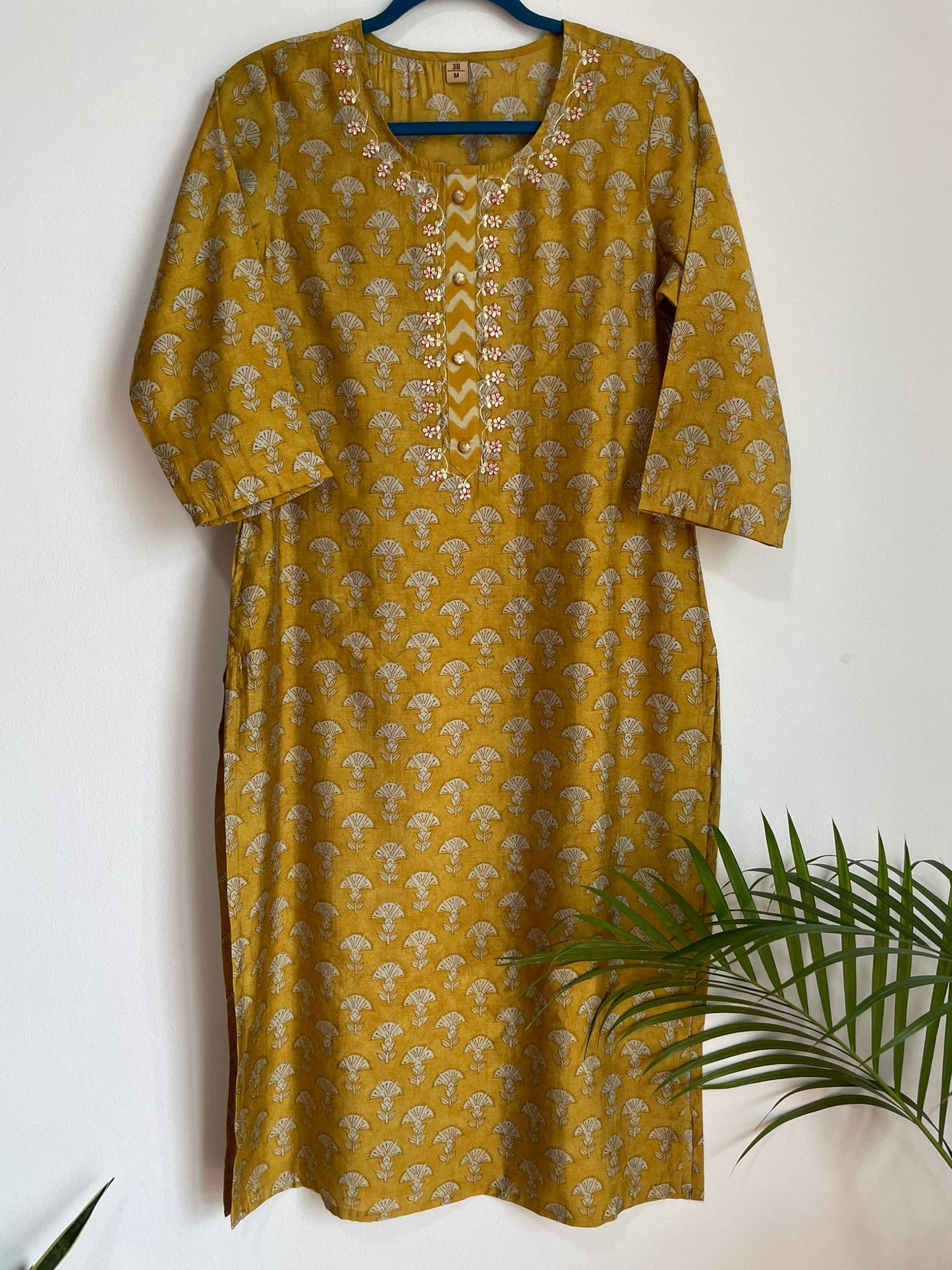 Delicate suit for women, affordable and high quality