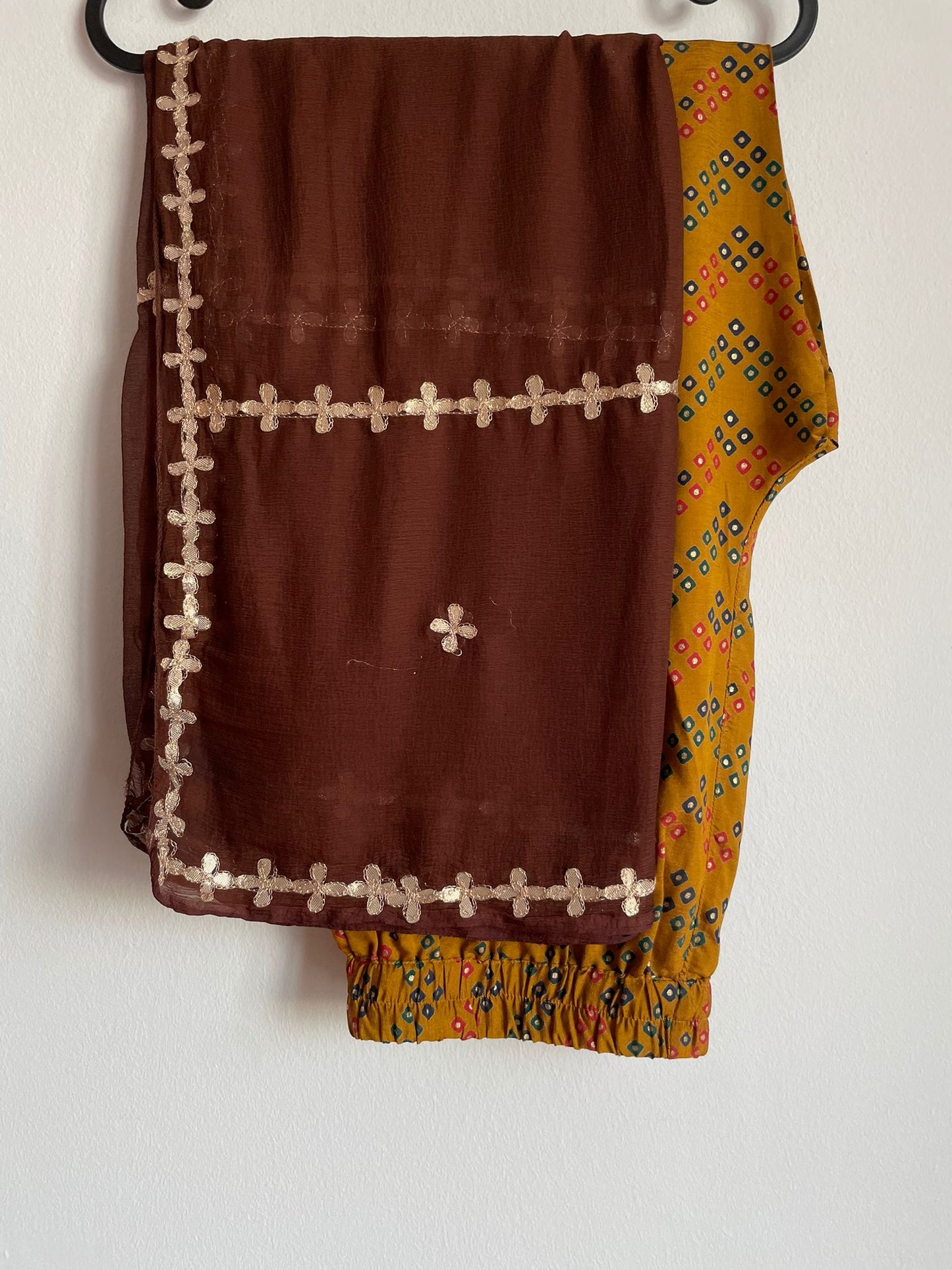dupatta and pants straight