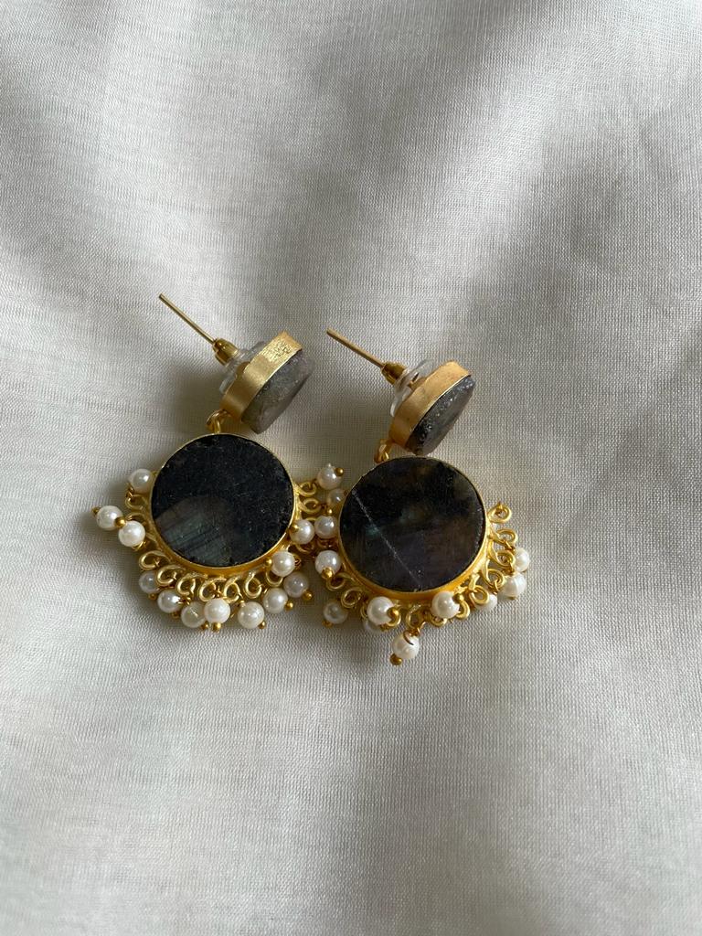 affordable and high quality earring for women, shop now in Singapore
