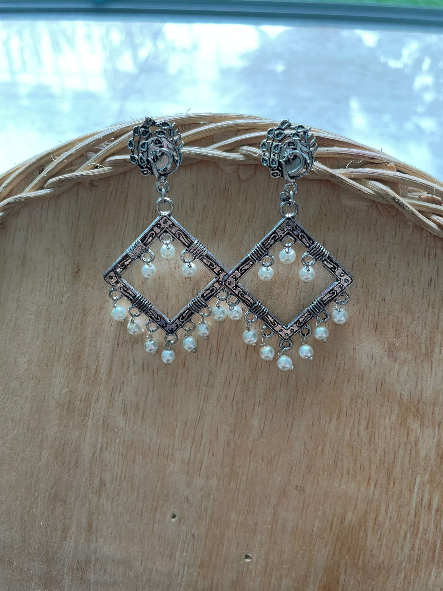 Earring - Pearly Frame