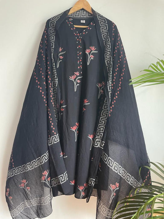 Indian Traditional Ethnic Wear pure Cotton Stitched Suits in Black and Green for women, buy now in Singapore