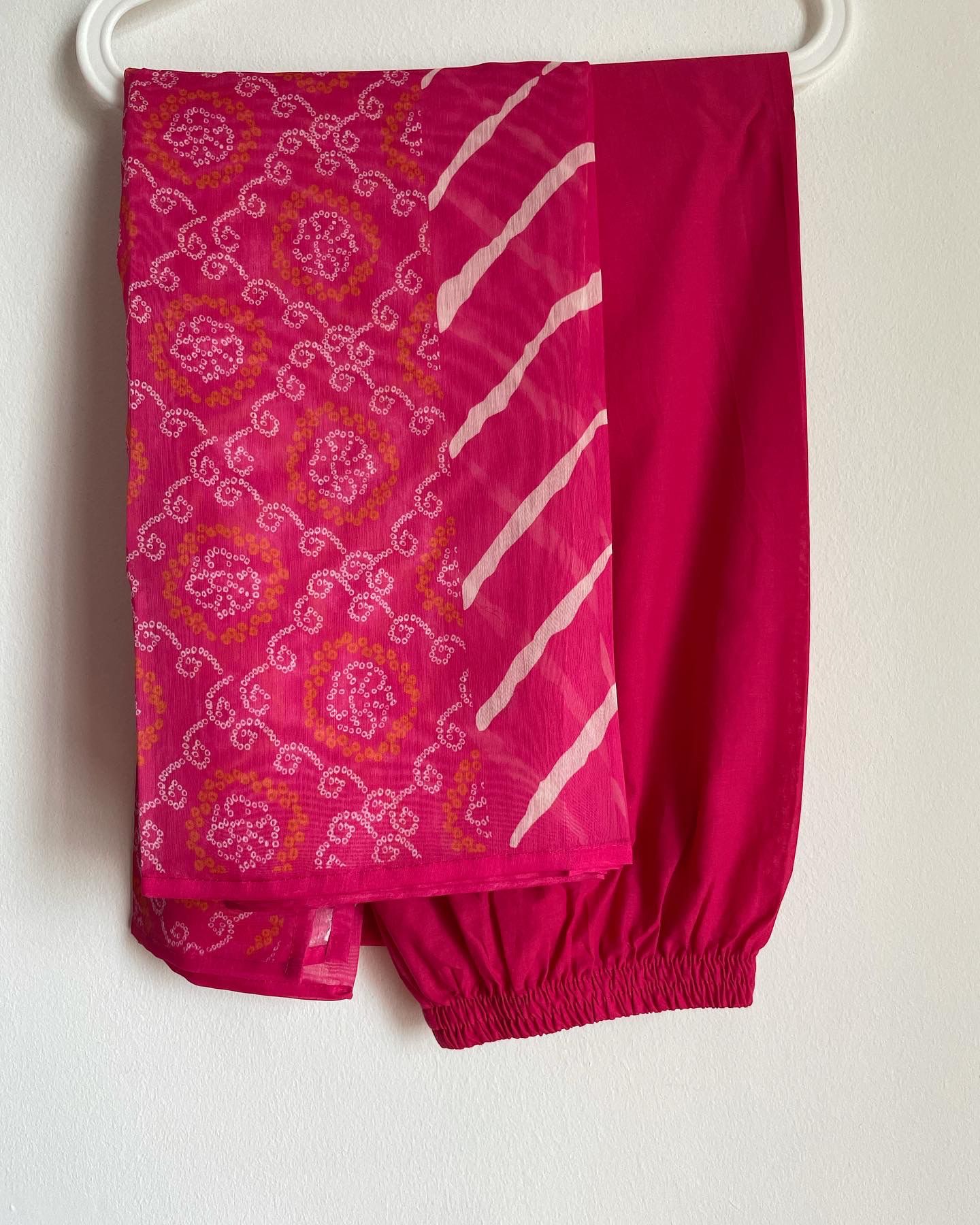 dupatta leheriya in pink with indian ethnic clothes