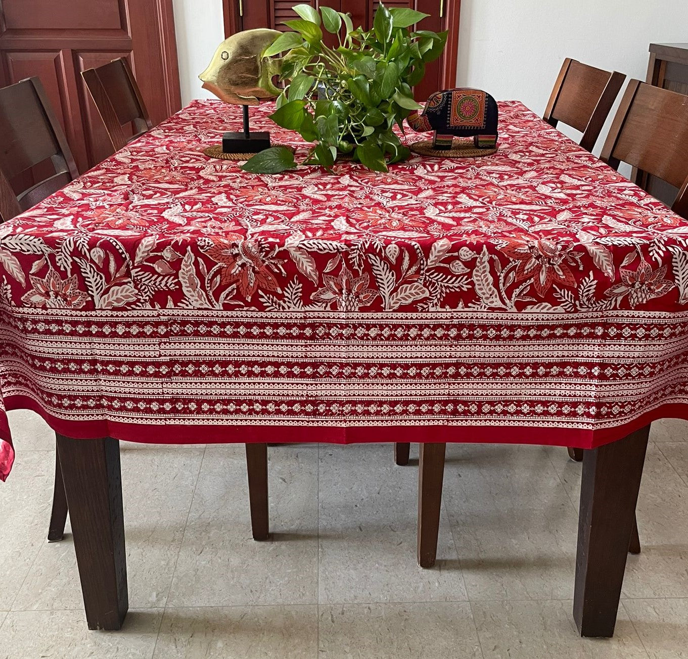 High quality and affordable dining table cover for women, shop now in Singapore