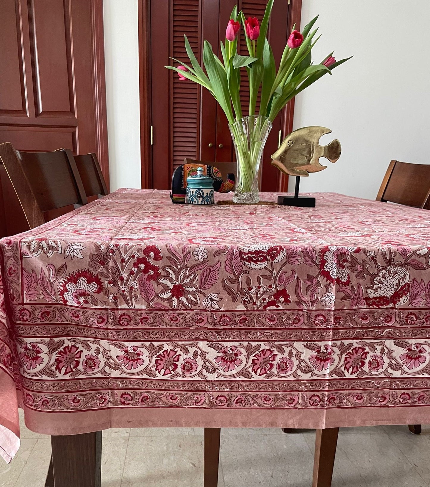 comfortable and affordable round dining table cover for women, shop now in Singapore