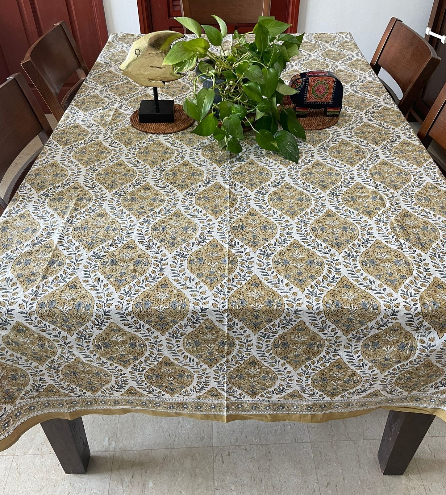 High quality and premium table cloth for dining table for women, shop now in Singapore