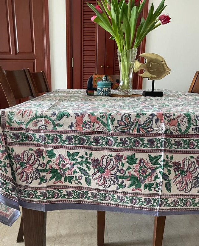 high quality and comfortable table cover for round tables, buy now in Singapore